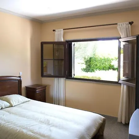Casa Terrea Com 3 Quartos E Piscina * Sabugal