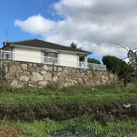 Casa Terrea Com 3 Quartos E Piscina
