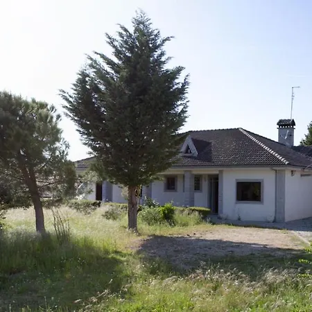 Casa Terrea Com 3 Quartos E Piscina Sabugal