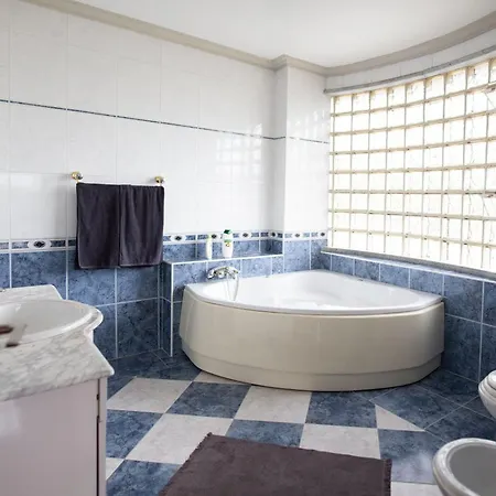 Casa Terrea Com 3 Quartos E Piscina Sabugal