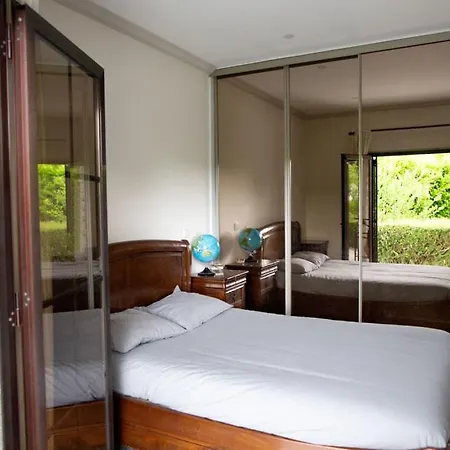 Casa Terrea Com 3 Quartos E Piscina
